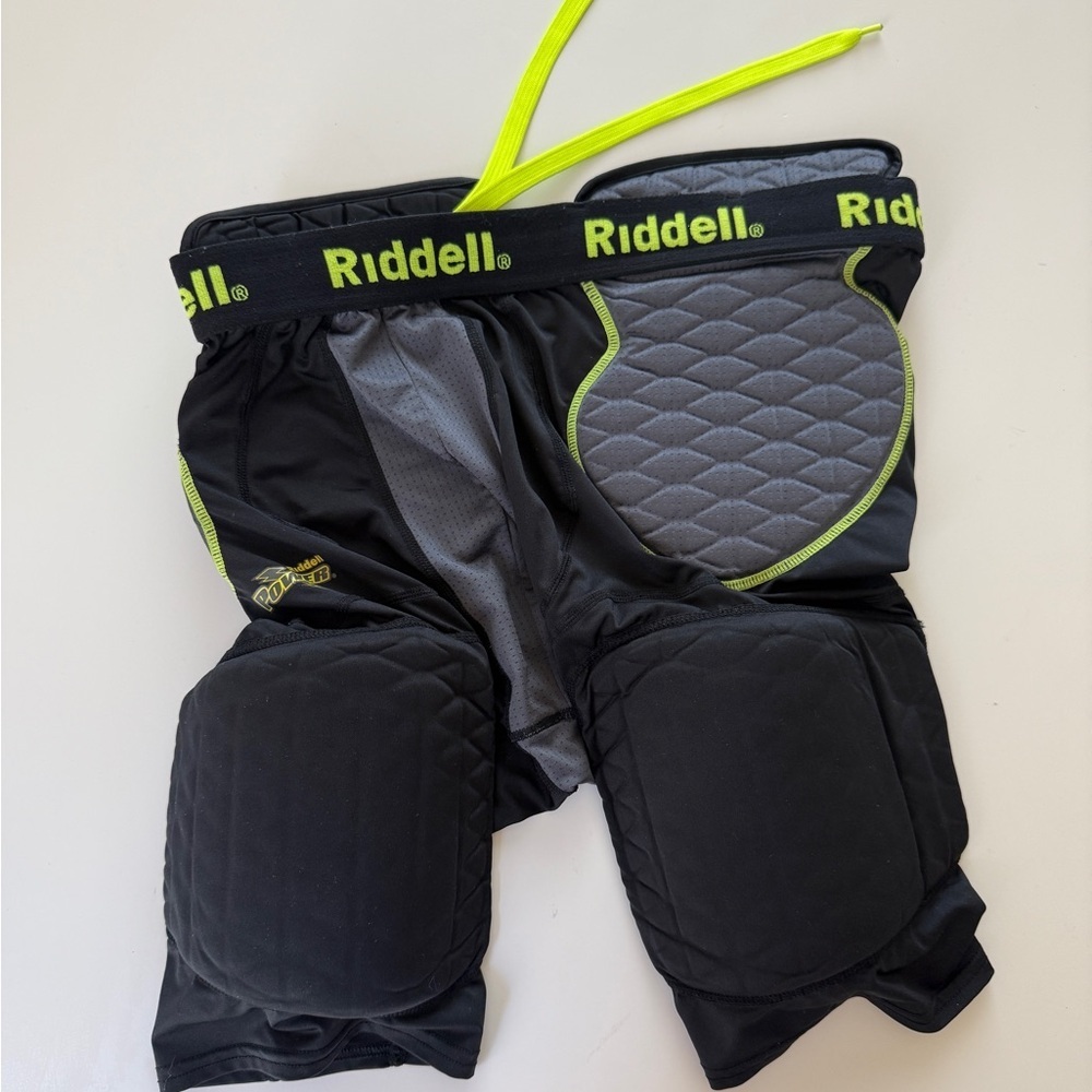 Riddell Football Shorts Pads Protection Gear Black Men’s Medium Adult